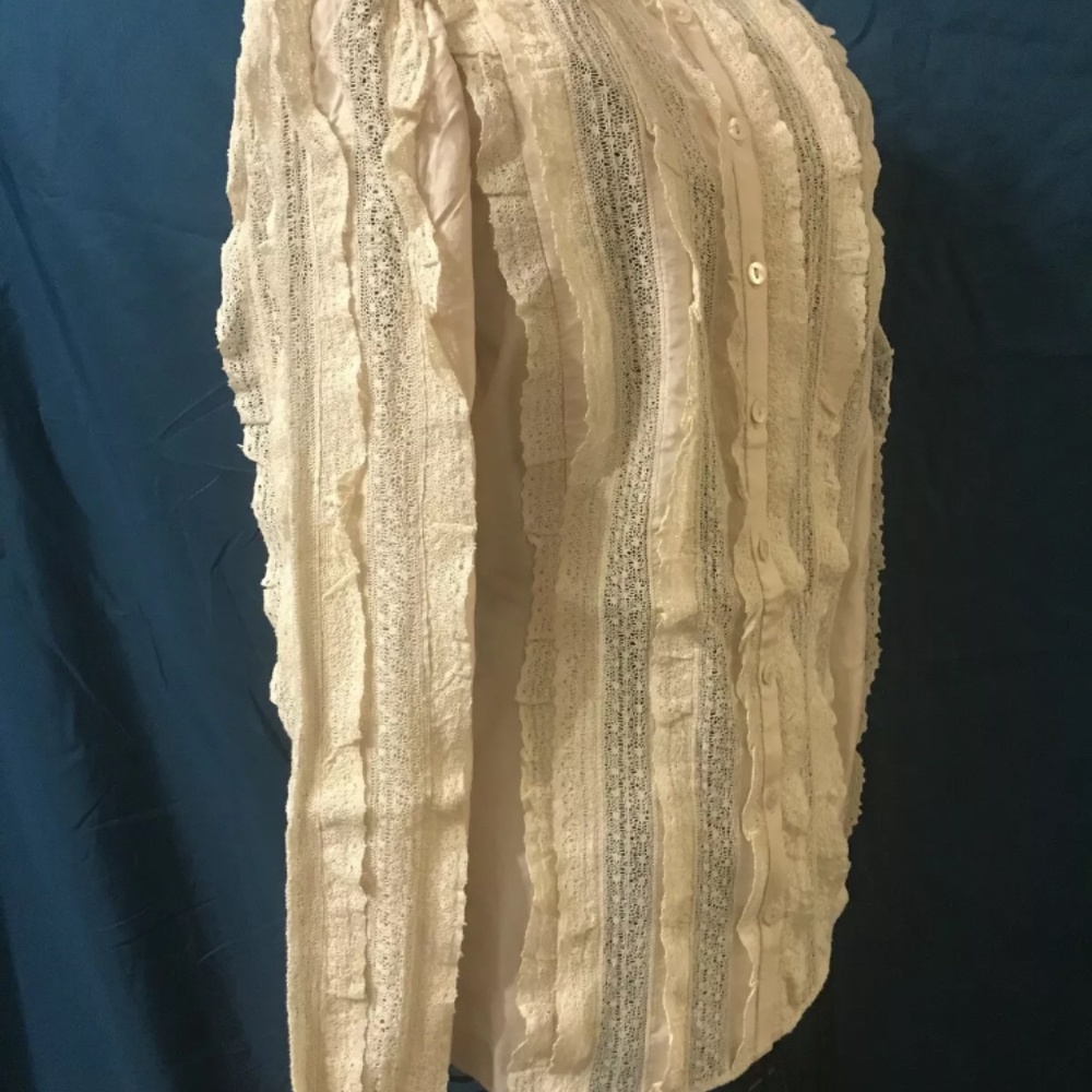 ❣️NWT Needle & Thread Button Down ❣️ - Picture 7 of 8